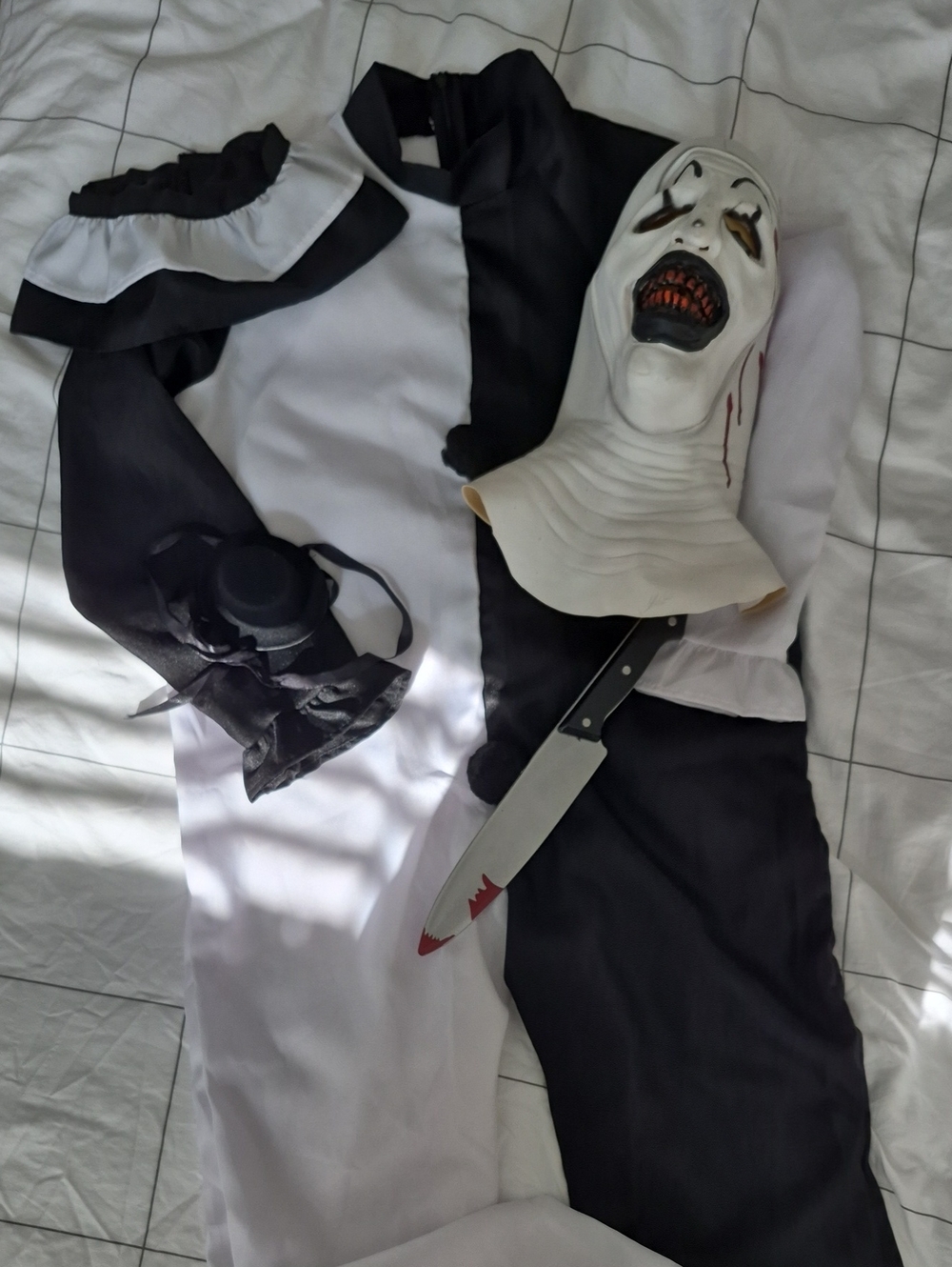 Art The Clown Black and White Creepy Kids Costume with Mask and Prop Knife